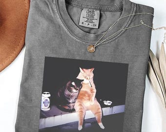 Camiseta de gatos con cerveza y cigarrillos