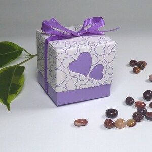 Petite boîte-cadeau carrée avec ruban pour les mariages, demoiselles d’honneur, Noël et fêtes. Multi-packs ou achat unique. Appartement fourni.