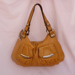 Stylische B.Makowsky Große Schultertasche. Echtes weiches Leder. Gebraucht und in sehr gutem Zustand.