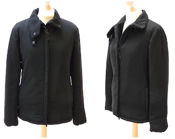 Damen Emporio Armani Schwarze Polyester Kunstfell gefütterte Zip Up Jacke. Gebraucht und in ausgezeichnetem Zustand. Geschätzte Größe UK10.