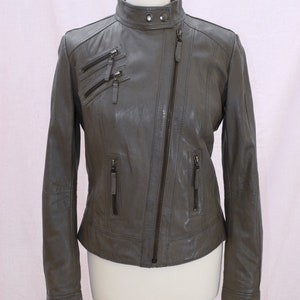Veste de style motard en cuir véritable marron avec fermeture éclair pour femme Oui Collection. Occasion et en très bon état. Taille britannique 10.