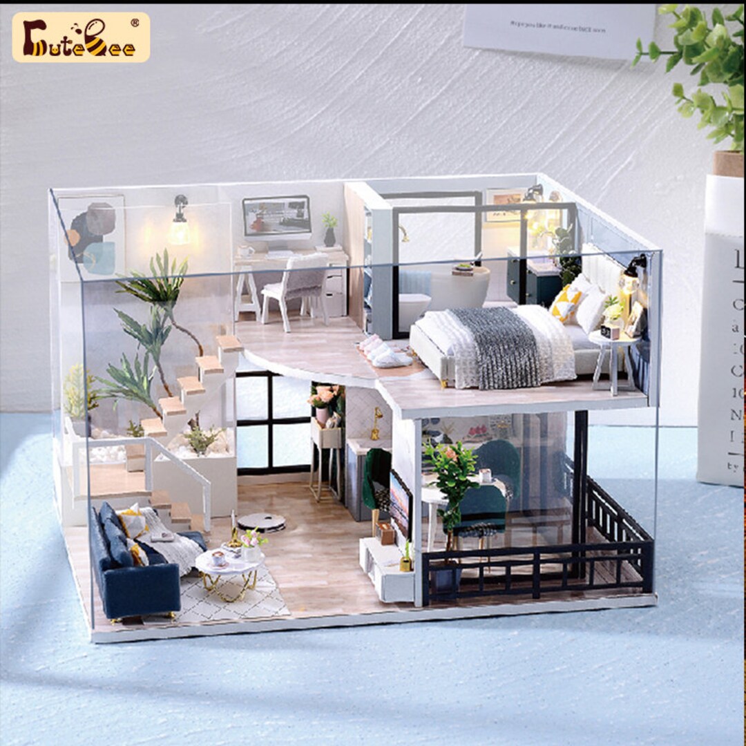 CUTEBEE 1: 24 DIY Dollhouse Kit (Cat Coffee Garden)