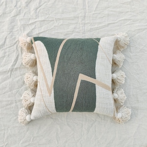 Dark Sage Green & Cream Handstickerei Rohbaumwollgewebe Strukturkissenbezug Dekorative Quaste Kissenbezug Boho Dekokissenbezug