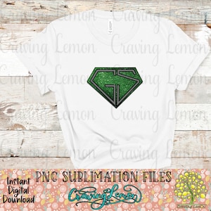 Könnte beinhalten: Weißes T-Shirt mit einem grünen Glitzer-Diamant-Design mit den Buchstaben "GS". Das Shirt zeigt den Text "Sofortiger digitaler Download" und "PNG-SUBLIMATIONS-DATEIEN". Der Markenname "Craving Lemon" ist ebenfalls sichtbar.
