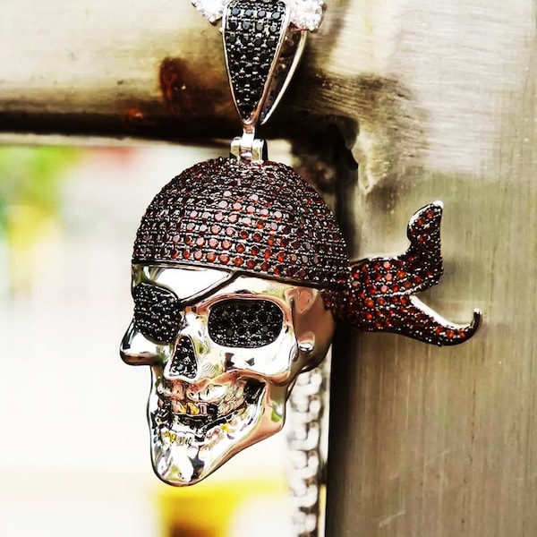 Iced Pirate Skull Pendant Caribbean Red Scarf Hip Hop Jewelry 5 Times White Gold Plated 5A Cubic Zirconia Stones 3mm 22’’ Miami Cuban Chain