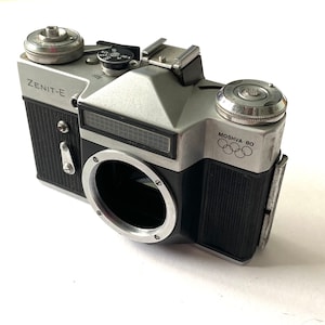 Vintage retrò ZENIT E Moshova-80 35mm fotocamera con pellicola reflex Solo corpo