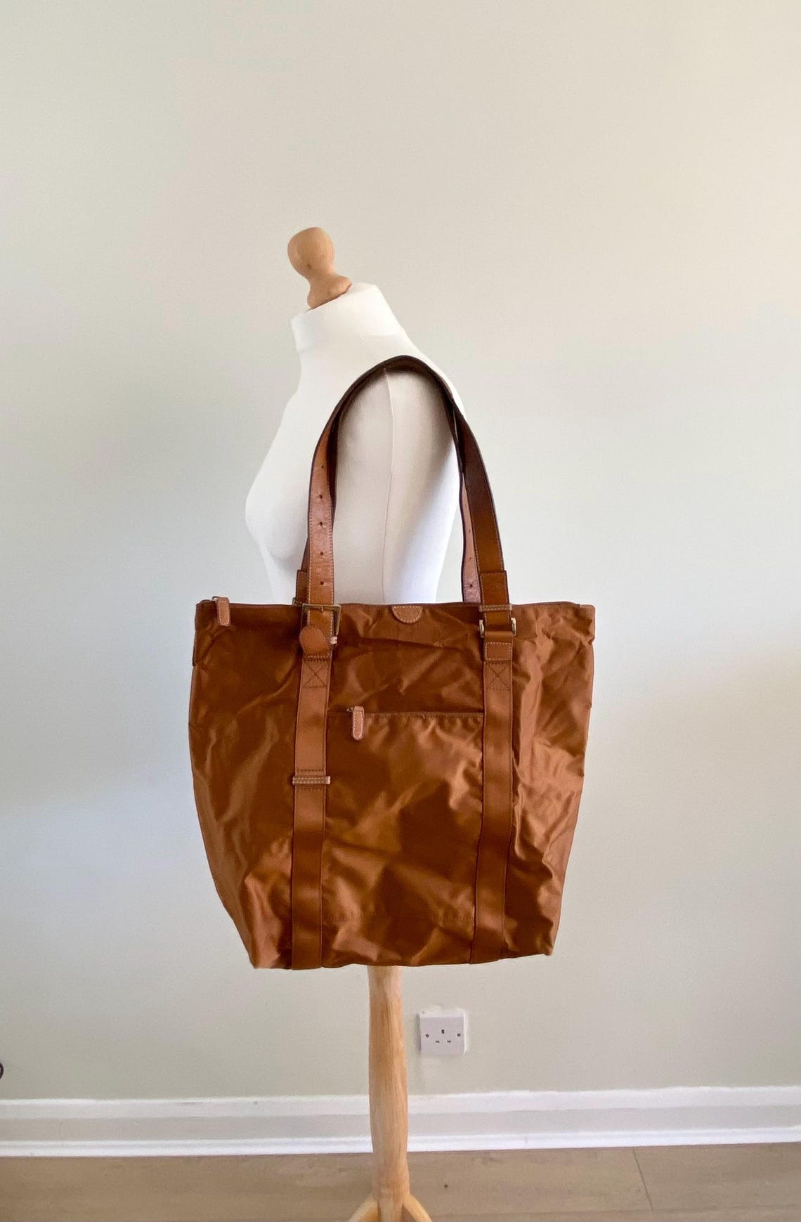Vintage womens tan nylon leather BRIC’s Tote shoulder bag, foto 2 di 5