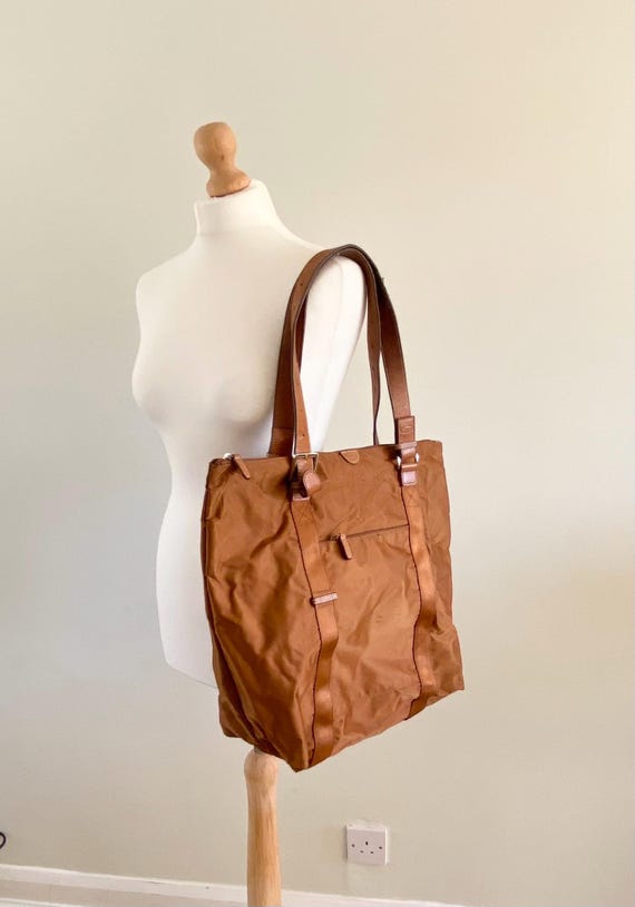 Vintage womens tan nylon leather BRIC’s Tote shoulder bag