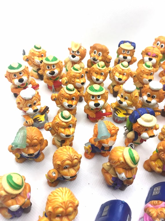 Kinder egg sale lion toy