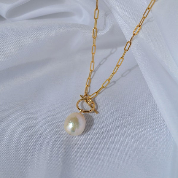 Baroque Pearl Paper Clip Toggle Necklace in 14k gold filled, minimalist jewellery