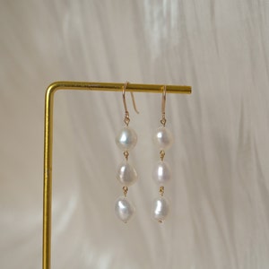 Baroque pearl earrings,Pearl earrings, freshwater pearl earrings, minimalist earring,14k gold filled earrings,