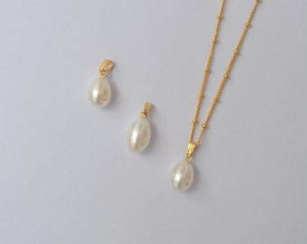 Freshwater Pearl Pendant in 14k gold filled (no chain), pearl pendant, oval pearl pendant, AAAA+ pearl, Pearl Charm, Add On Charm