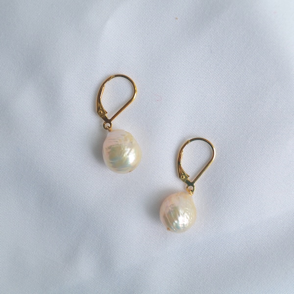 Grandes boucles d'oreilles pendantes Kasumi en perles baroques Candice