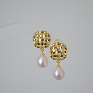 Gold Vermeil Pearl Earrings,18k Gold plated 925 Sterling Silver Earrings,Gold vermeil Pearl drop earrings, elegant earrings, gift for her