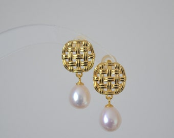 Gold Vermeil Pearl Earrings,18k Gold plated 925 Sterling Silver Earrings,Gold vermeil Pearl drop earrings, elegant earrings, gift for her