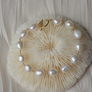 Baroque Pearl Toggle bracelet, Pearl Beaded Bracelet, 14k Gold Filled, Minimal Bracelet, Gift for her image 4