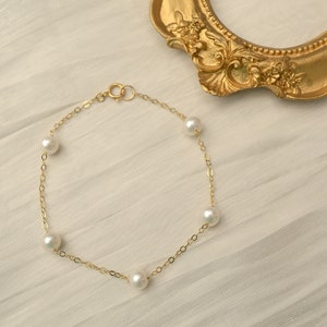 Iris-Round pearl bracelet, pearl satellite bracelet, 14k gold filled, layering bracelet, gift for her, everyday pearl jewellery