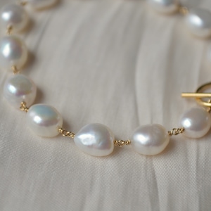 Baroque Pearl Toggle bracelet, Pearl Beaded Bracelet, 14k Gold Filled, Minimal Bracelet, Gift for her image 2