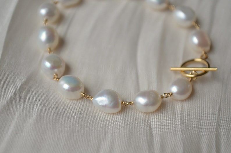 Baroque Pearl Toggle bracelet, Pearl Beaded Bracelet, 14k Gold Filled, Minimal Bracelet, Gift for her image 2