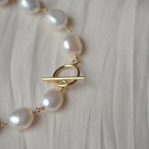 Baroque Pearl Toggle bracelet, Pearl Beaded Bracelet, 14k Gold Filled, Minimal Bracelet, Gift for her image 3