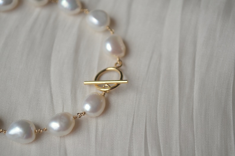 Baroque Pearl Toggle bracelet, Pearl Beaded Bracelet, 14k Gold Filled, Minimal Bracelet, Gift for her image 3