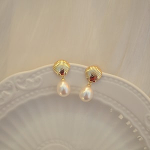 Shell and Pearl Earrings,18k Gold plated on 925 Sterling Silver Earrings,Gold vermeil Pearl drop earrings,gift for her