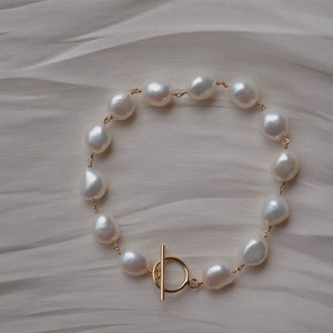 Baroque Pearl Toggle bracelet, Pearl Beaded Bracelet, 14k Gold Filled, Minimal Bracelet, Gift for her