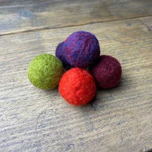 Wool balls for cats, Felted cat toy, cat gifts, Eco friendly cat toy, Cat toy balls, Kitten toys