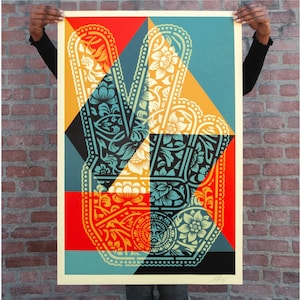 Poster di Shepard Fairey (OBEY) - FIRMATO - Peace Fingers - 2024 - Edizione aperta di grande formato