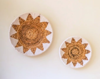 Round Boho Wall Basket – Woven Wall Decor– Decorative Bowl – Woven Wall Plate with Embroidered Star Pattern ADARI (2 sizes, Ø30/40 cm)