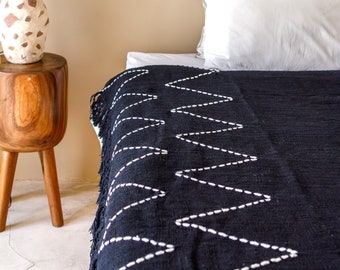 Boho Blanket Black Handwoven Throw Blanket 140x200 cm LINGGAH Handwoven from Cotton