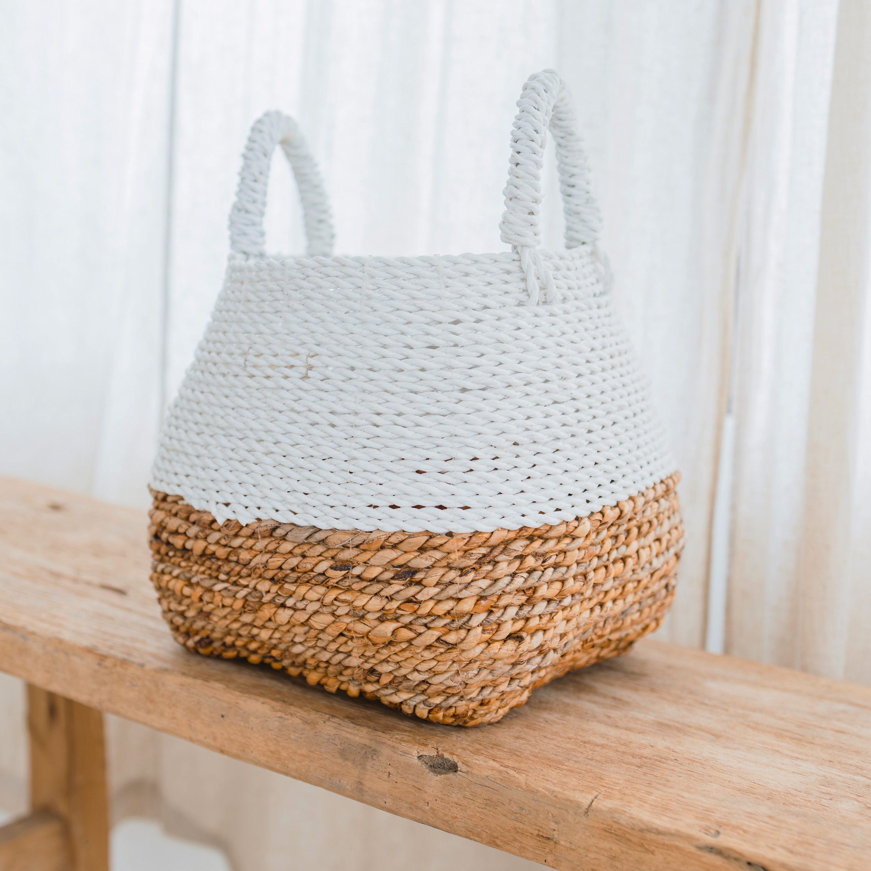 Aufbewahrungskorb weiß geflochten – Boho Wäschekorb – Eckiger Dekokorb aus Naturfasern – Regalkorb aus Bananenfaser MAJALENGKA (3 Größen)