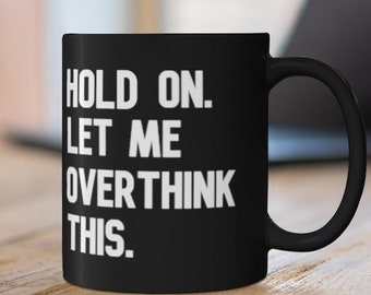 Espera. Permítanme pensar demasiado en esta taza de café negro clásico, taza de regalo de cumpleaños, taza negra cómoda, taza de café para jugadores, tazas de regalo, taza de regalo divertida,