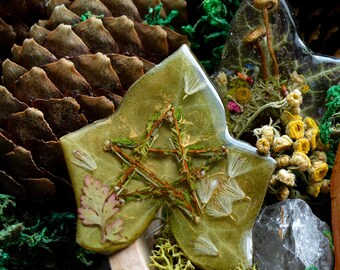 Resin Pentagram Brooch: Handmade Witchy Jewelry with Natural Plants