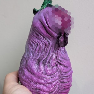 Ornement aubergine/aubergine : sculpture d'art étrange, cadeau original, ornement grossier, statue amusante, ornement végétal