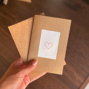 Carte coeur brodée à la main au format A2