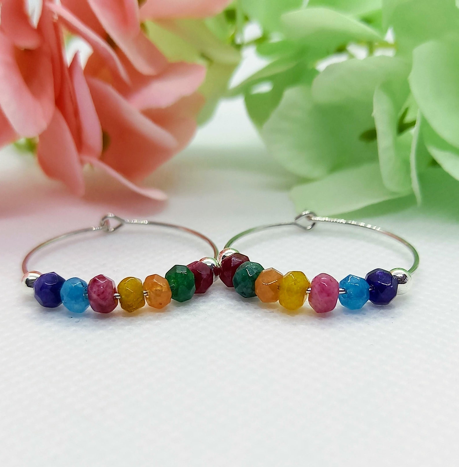 Sterling Silber Huggie Creolen Mit Regenbogen Kristall – Zarte Ohrringe Für Jeden Tag