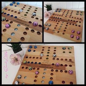 Könnte beinhalten: Ein Holzspielbrett mit einem Gitter aus Löchern und einem Marienkäfer-Design. Das Brett hat den Text "Wir drehen unsere Flügel ans and ziehen weiter! Vorschulkinder 2021" eingraviert. Das Brett ist von bunten Marienkäfern umgeben.