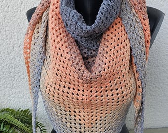 Foulard triangulaire crocheté dégradé