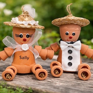 Personalised Wedding Gift for Couple, Flowerpot Person Mr & Mrs, Mr / Mr , Mrs / Mrs Plant Pot Couple Garden Ornament, Anniversary Keepsake