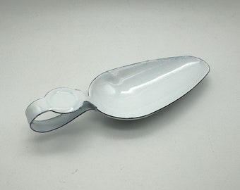 Beautiful White Enamel Metal Scoop Enamelware Vintage Style Distressed Farmhouse Kitchen Camping