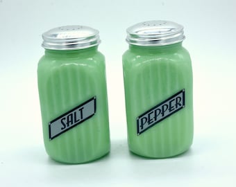 Jadeite GREEN Vintage Retro Style Ribbed Glass Large SALT & PEPPER Shaker Set Depression Style
