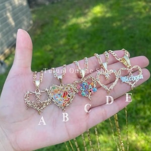 Karol G Halskette. &quot;Gold überzogene &quot;&quot;Karol G&quot;&quot; Herz Halskette.&quot; Karol G Vergoldete Halskette. Bichota Halskette. Mañana Sera Bonito Merch. Karol Hören