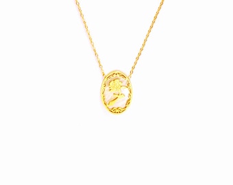 Necklace - 18K Gold Mother Of Pearl Flower Necklace