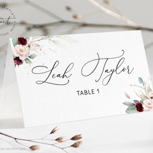 CASEY - Plantilla de tarjeta de lugar de color burdeos floral, tarjeta de lugar de boda de rubor de Borgoña, tarjeta de nombre de plano tipo carpa, tarjeta editable de lugar de rubor floral