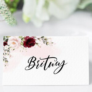 Plantilla de tarjeta de lugar de despedida de soltera, tarjeta de lugar de ducha de boda floral de rubor borgoña, tarjeta de lugar plano tipo tienda, tarjeta de lugar editable, HARPER