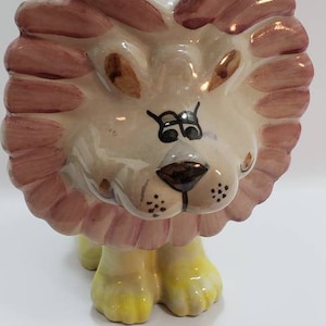 Vintage Lion Pottery Coin Money Bank