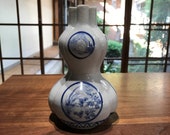 古伊万里三口瓢型花入 Koimari A gourd-shaped vase with three openings. Antique Japanese Imari ceramic vase kiln art 1800s Edo art craft