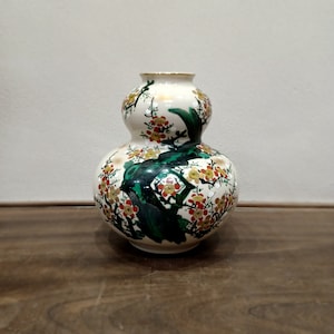 Vintage Kutani Gourd-Shaped Vase – Hand-Painted Plum Tree – Japanese Porcelain – Red & Gold Flowers – Showa Era Japan