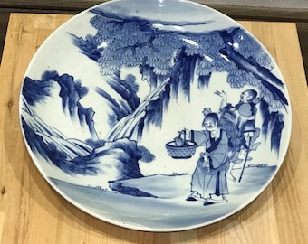 30,8 cm / Japanischer antiker Koimari-Teller | Blau-weiße Gama-Sennin- und Tekkai-Sennin-Teller | Späte Edo-Zeit